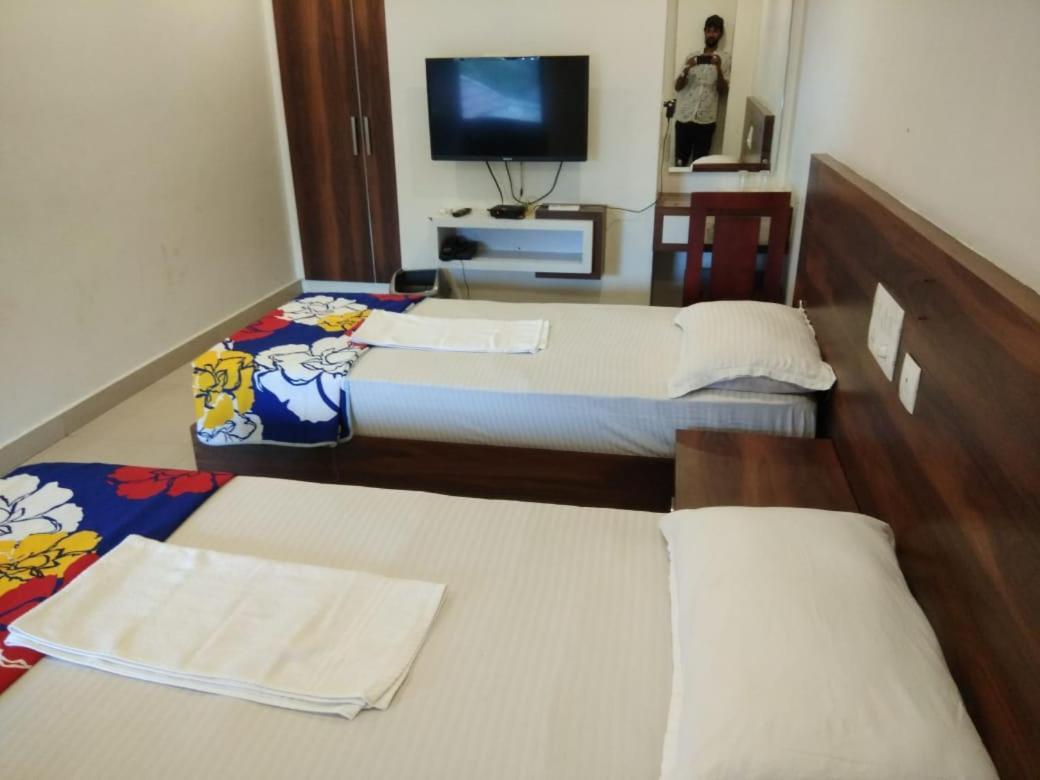 Tirur Tourist Home Bagian luar foto