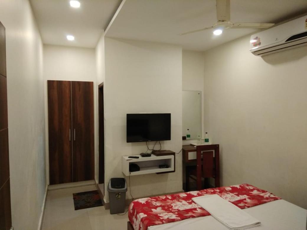 Tirur Tourist Home Bagian luar foto