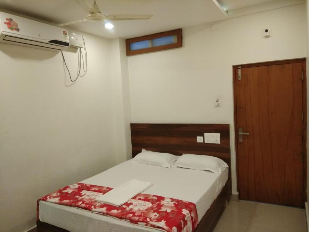Tirur Tourist Home Bagian luar foto